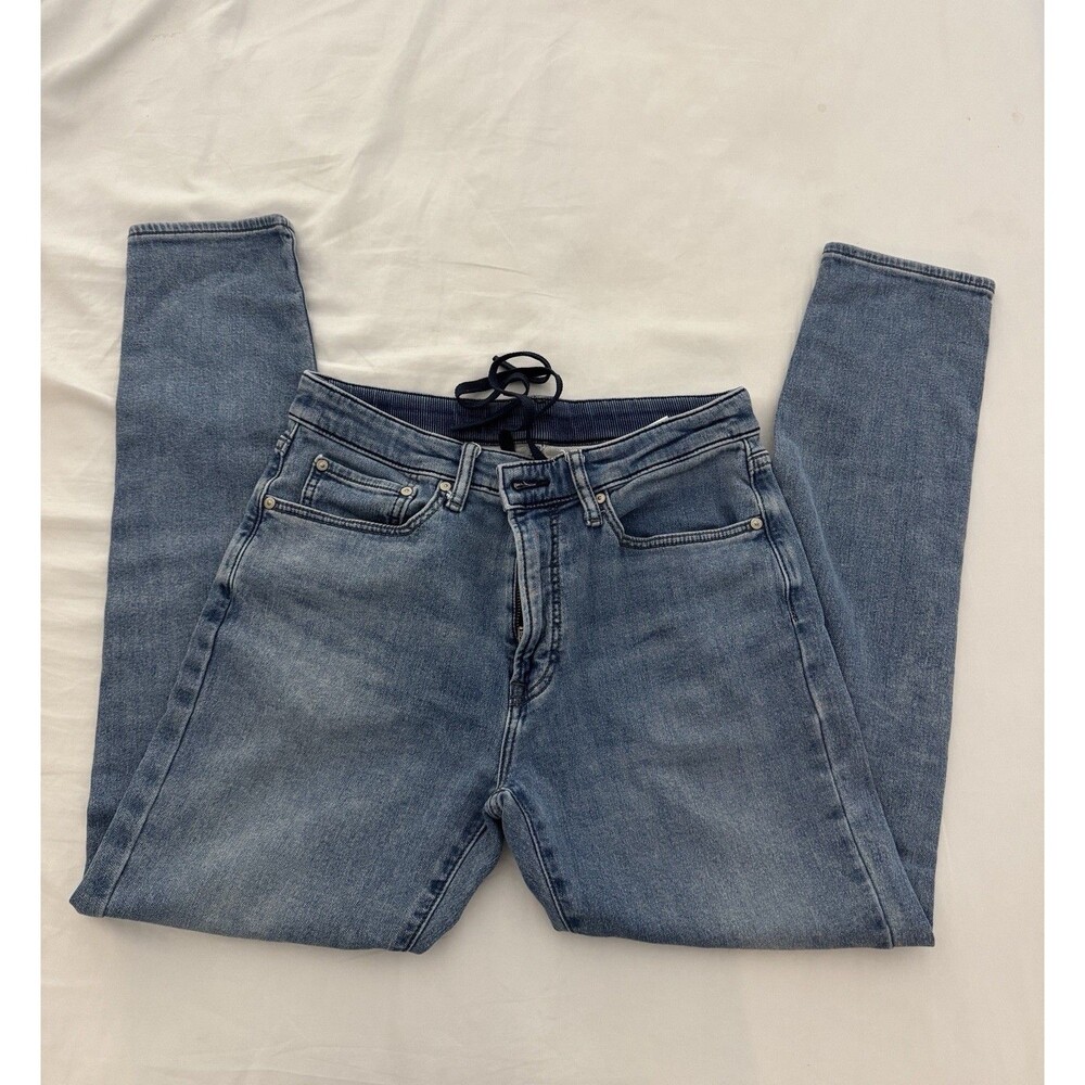 UNIQLO Men's Blue Denim Jeans Slim Fit Tapered Mid Rise Light Wash 5-Pocket